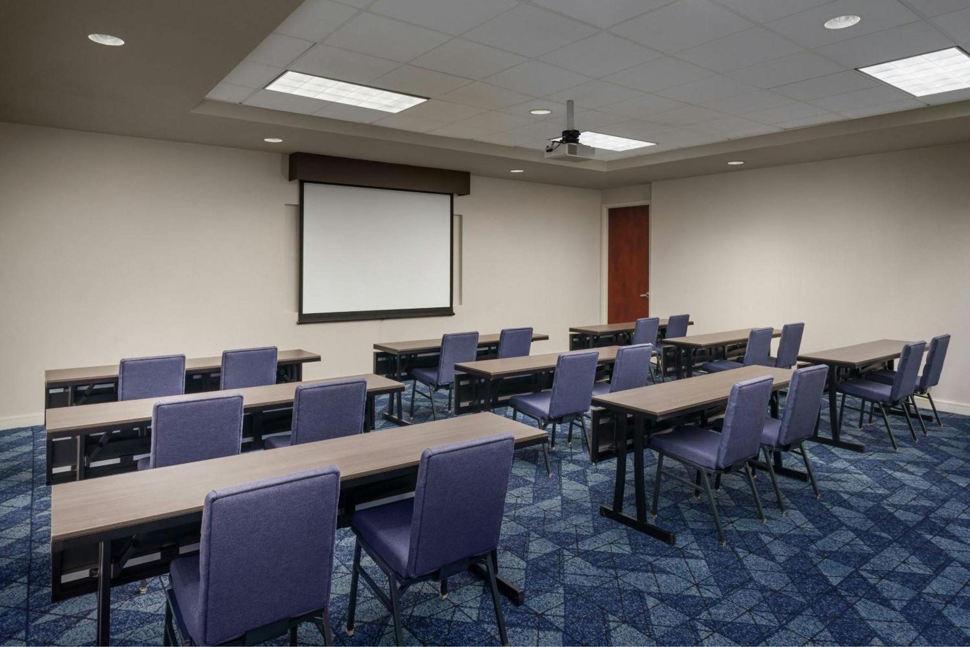 Courtyard By Marriott Atlanta Buckhead Hotel Exterior photo