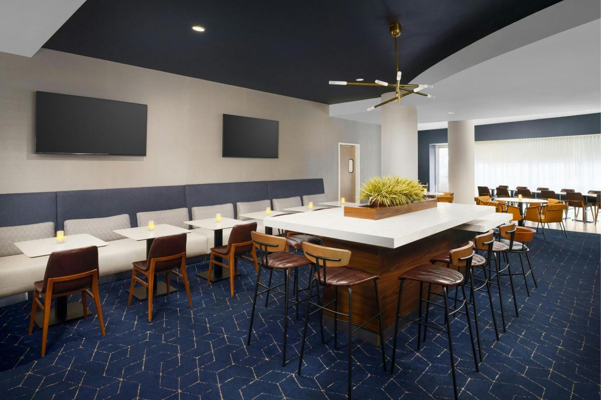Courtyard By Marriott Atlanta Buckhead Hotel Exterior photo