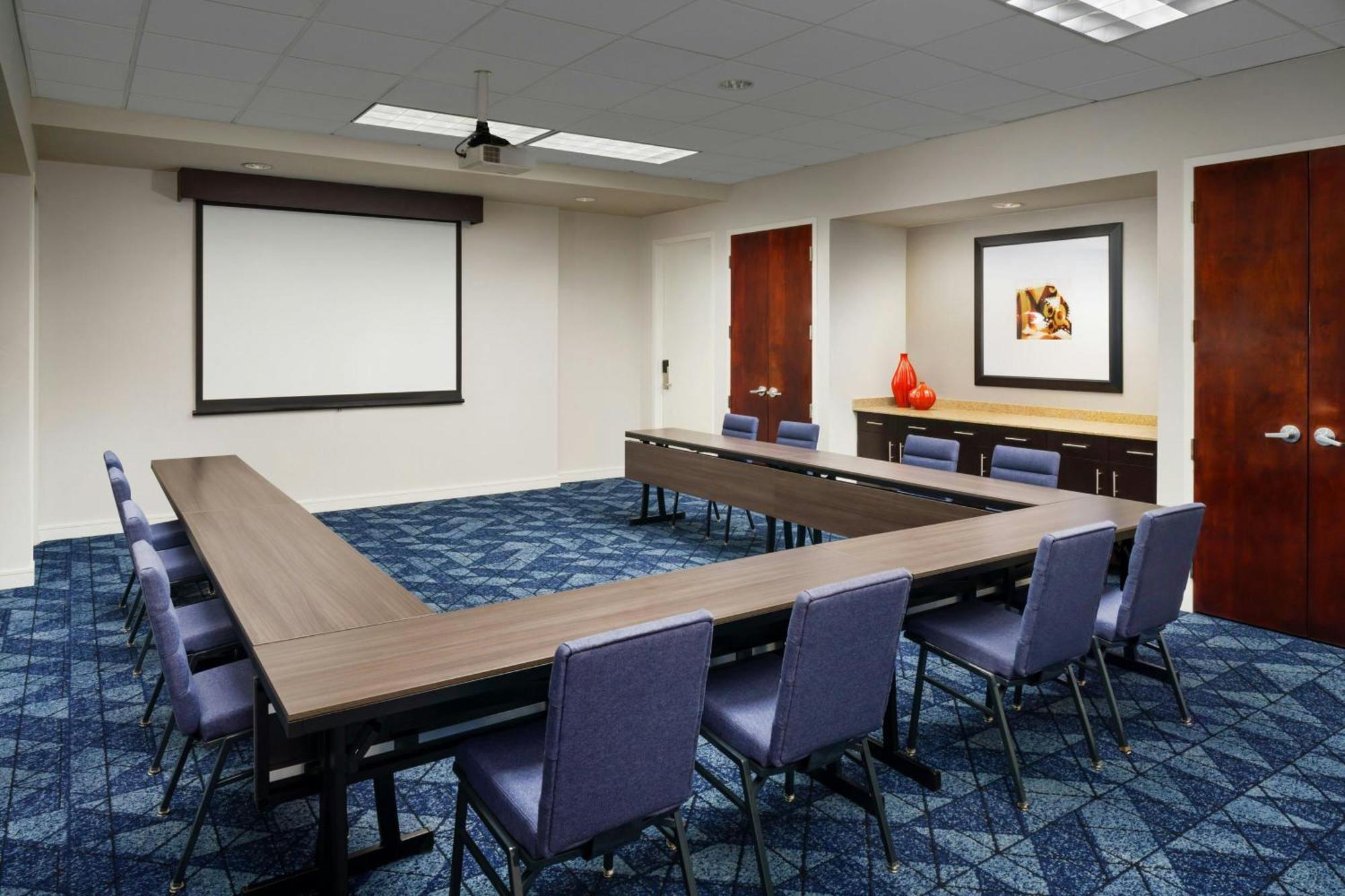Courtyard By Marriott Atlanta Buckhead Hotel Exterior photo