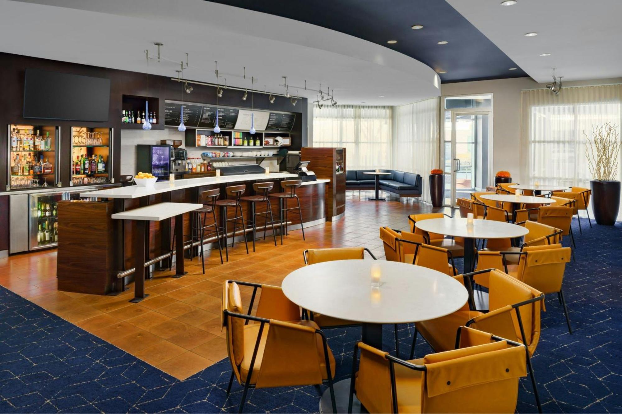 Courtyard By Marriott Atlanta Buckhead Hotel Exterior photo