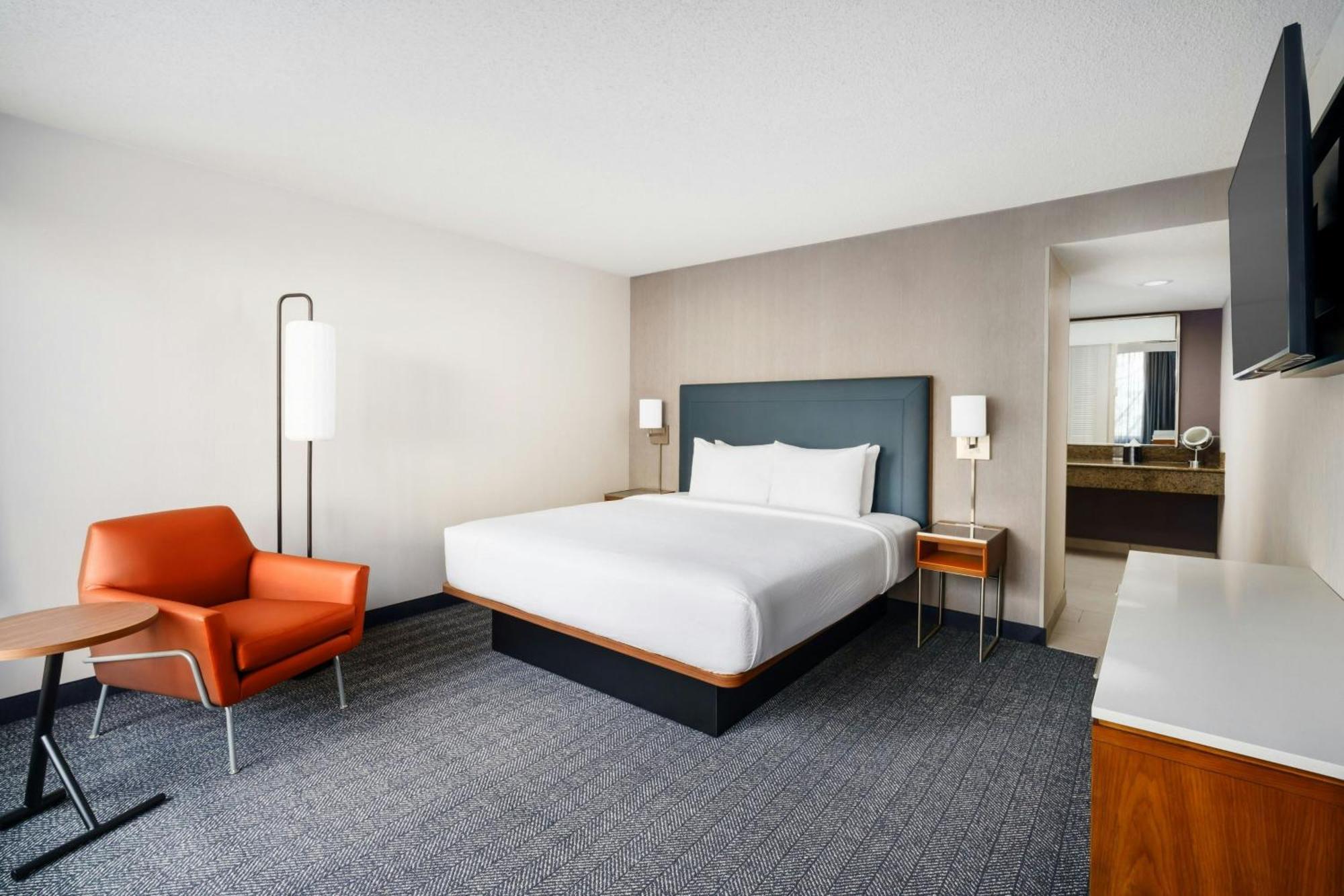 Courtyard By Marriott Atlanta Buckhead Hotel Exterior photo
