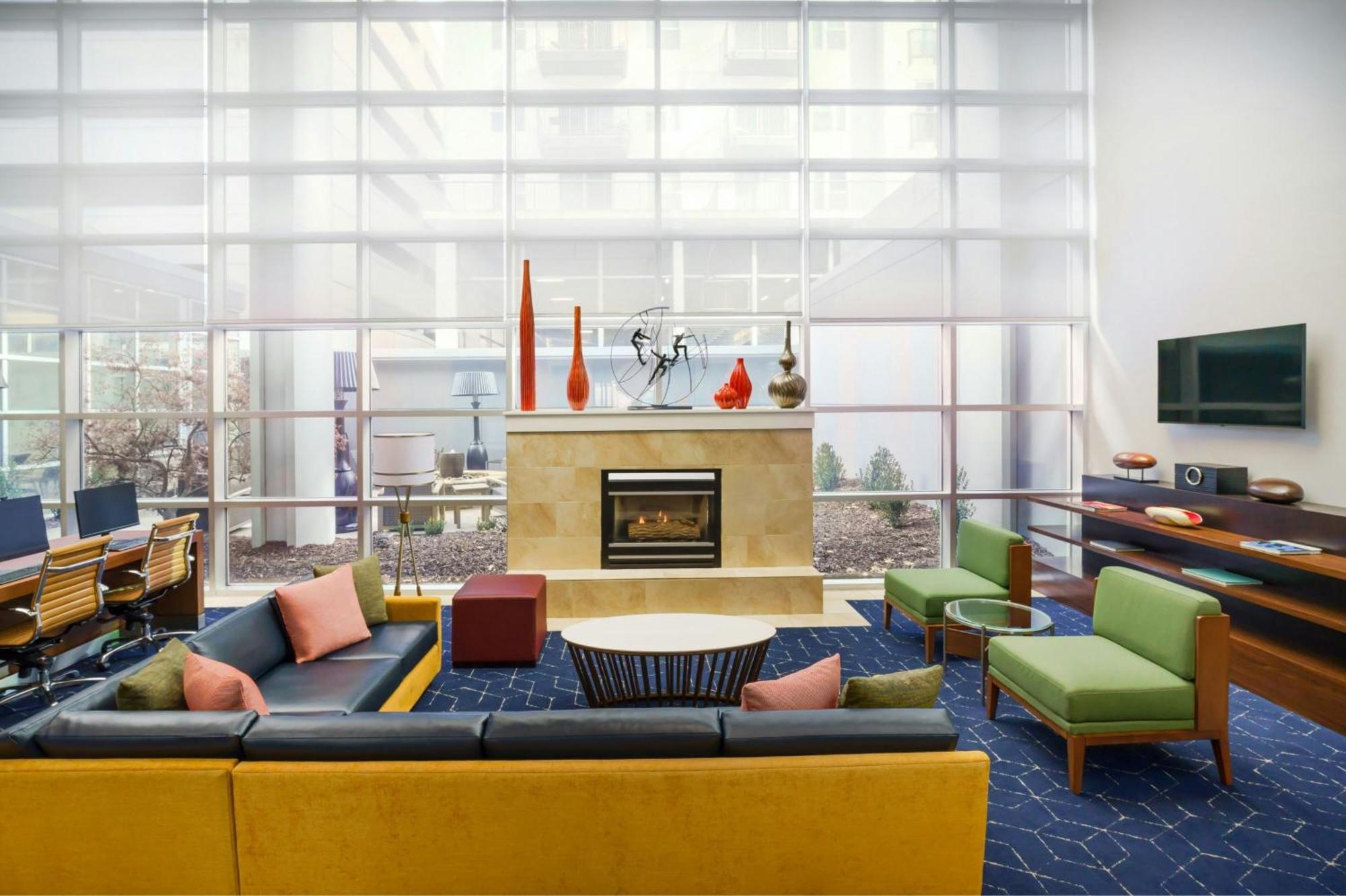 Courtyard By Marriott Atlanta Buckhead Hotel Exterior photo