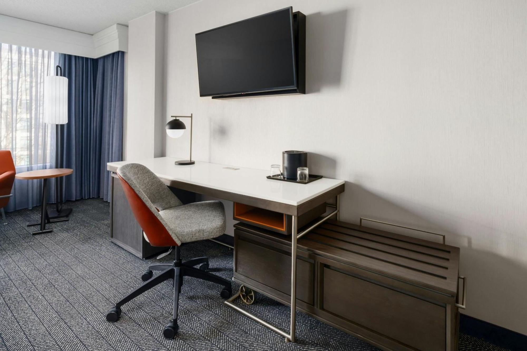 Courtyard By Marriott Atlanta Buckhead Hotel Exterior photo