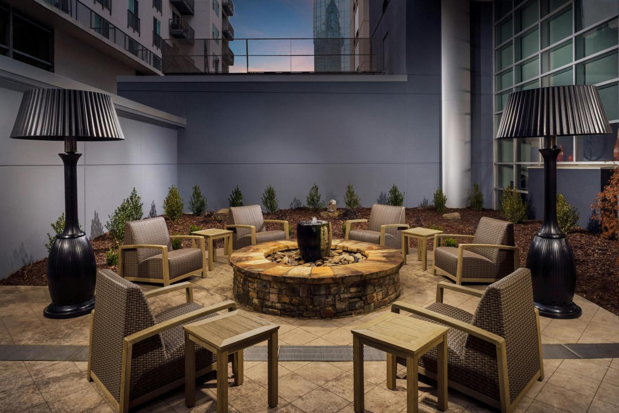Courtyard By Marriott Atlanta Buckhead Hotel Exterior photo