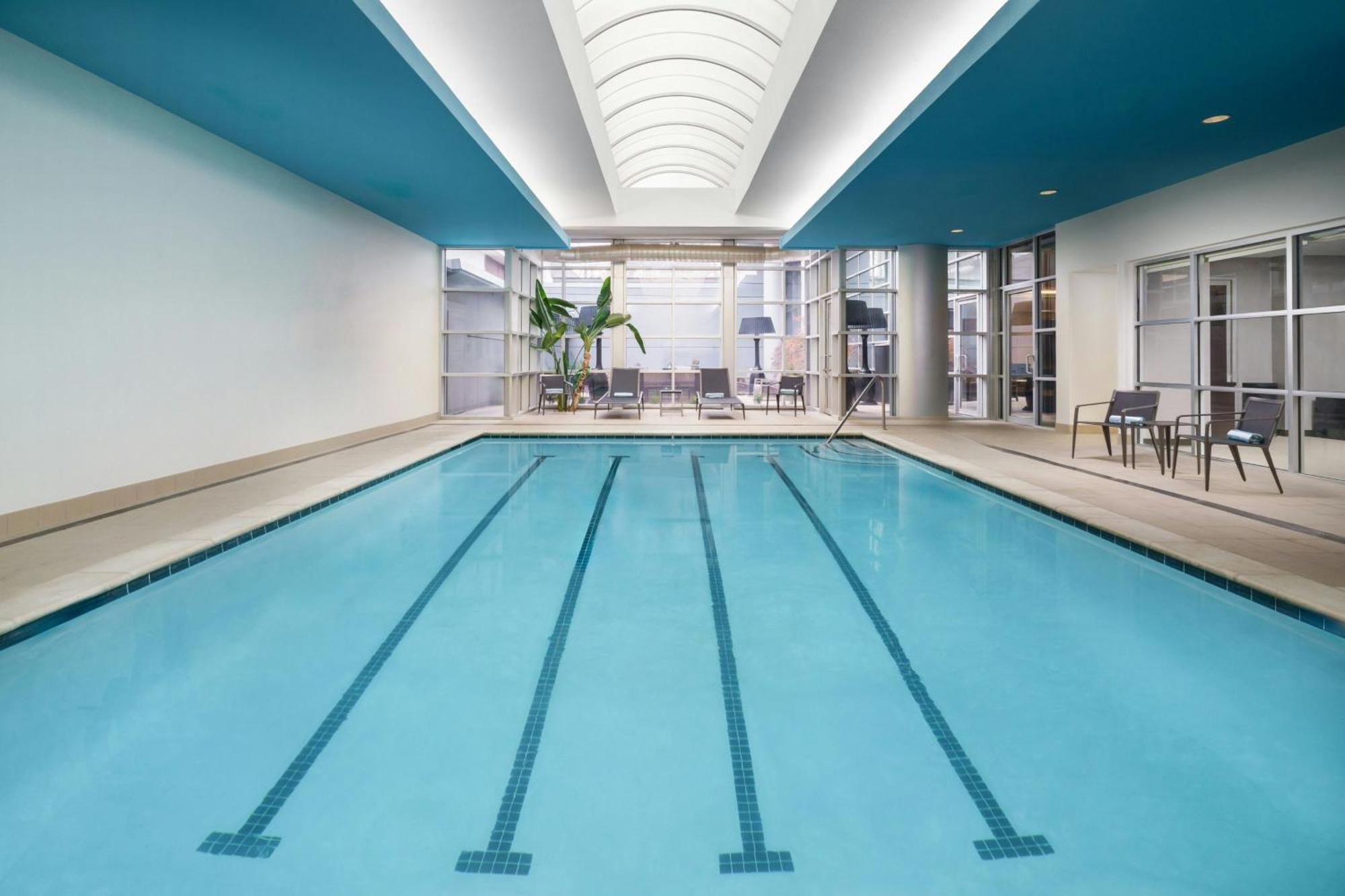 Courtyard By Marriott Atlanta Buckhead Hotel Exterior photo