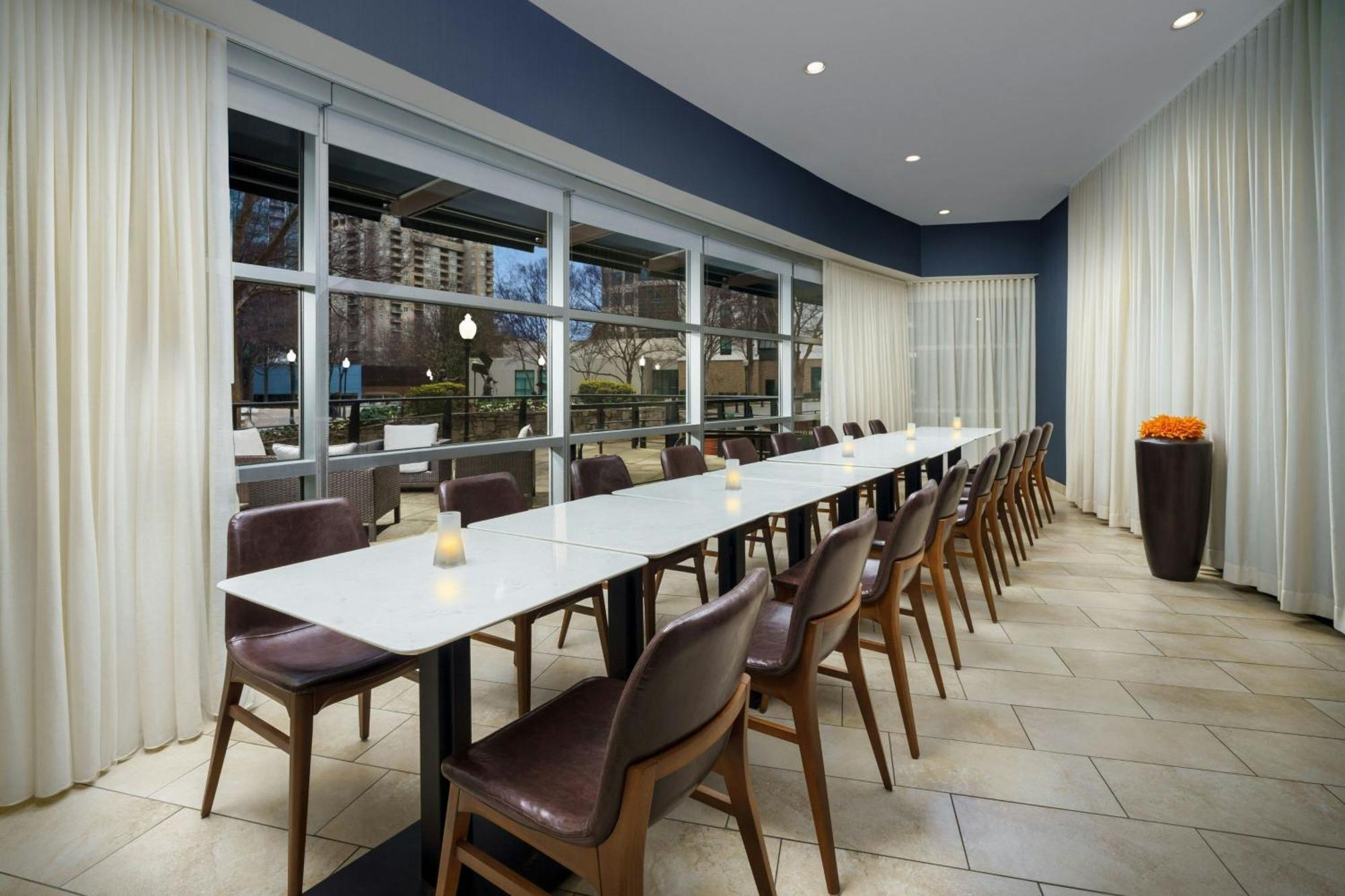 Courtyard By Marriott Atlanta Buckhead Hotel Exterior photo